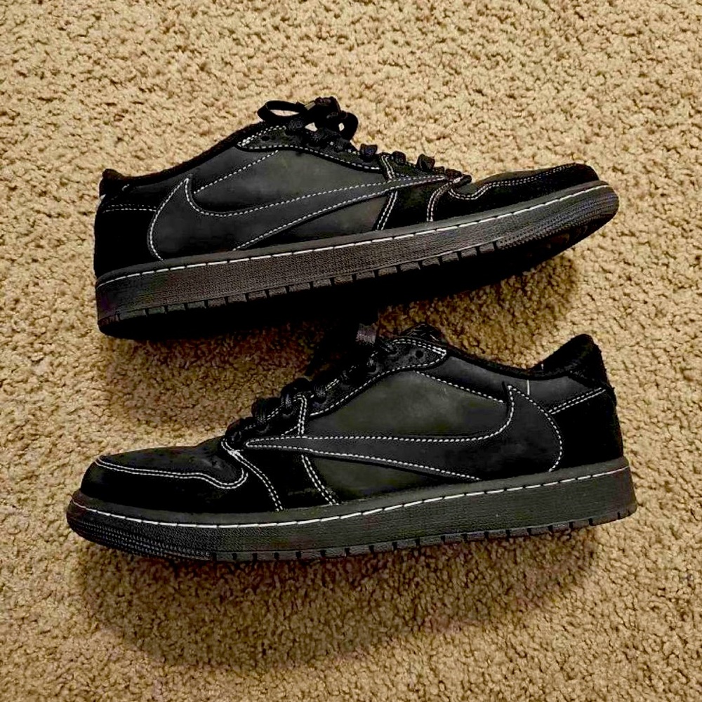 Travis Scott black phantons there a little beat don’t know if real or not